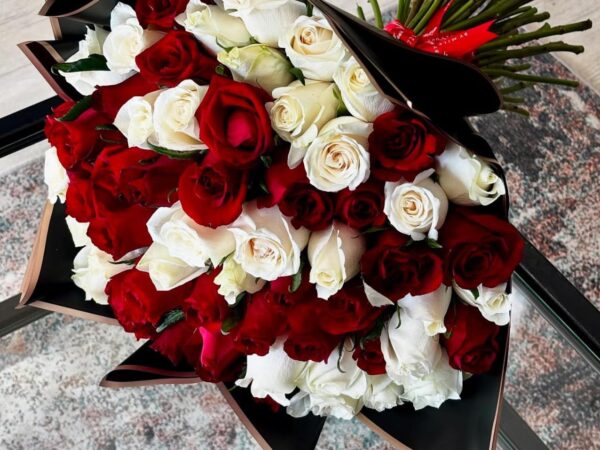 Bouquet 100 rose rouge et blanche