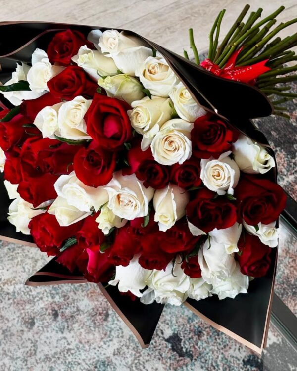 Bouquet 100 rose rouge et blanche