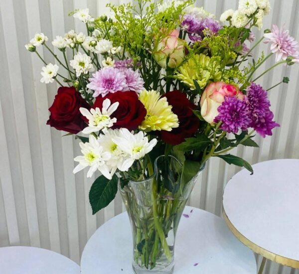 Bouquet de fleurs mixte avec vase