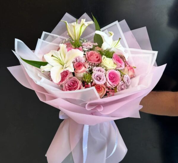Bouquet de le lise et rose rose