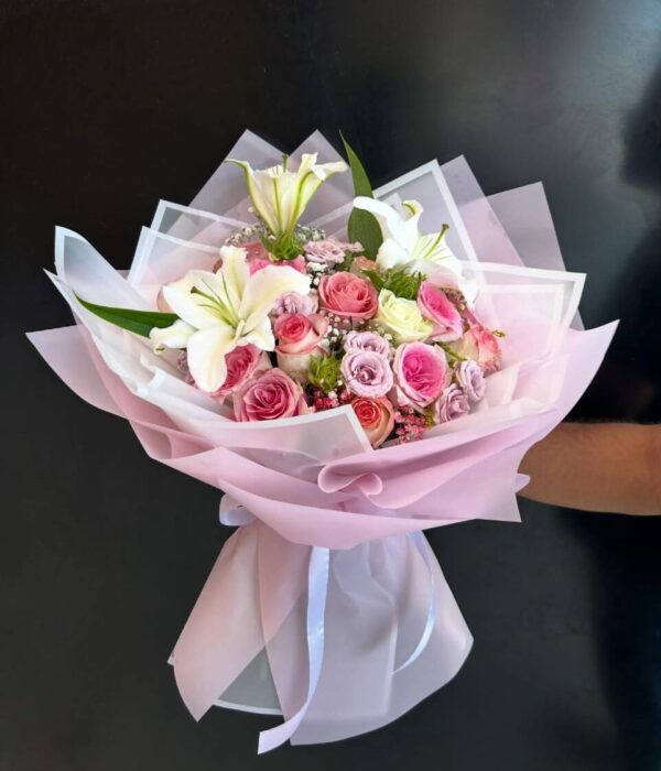 Bouquet de le lise et rose rose
