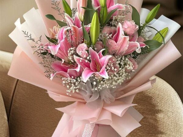 Bouquet le lise et rose rose