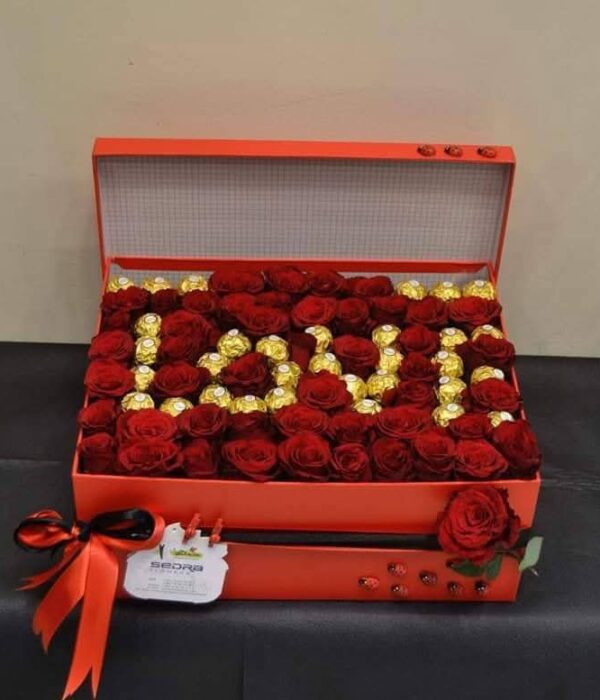 Box carré rose rouge avec chocolat