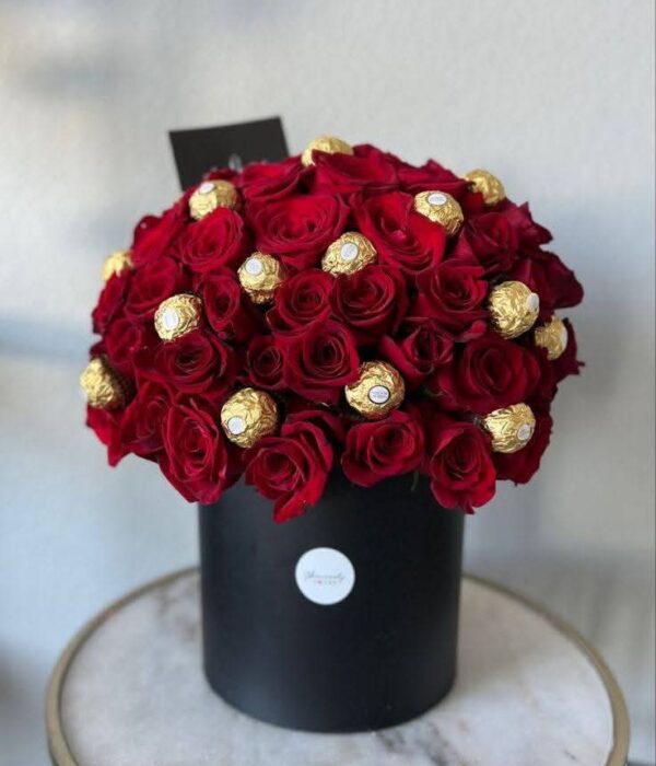 Box rose rouge avec chocolat