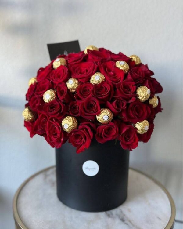 Box rose rouge avec chocolat