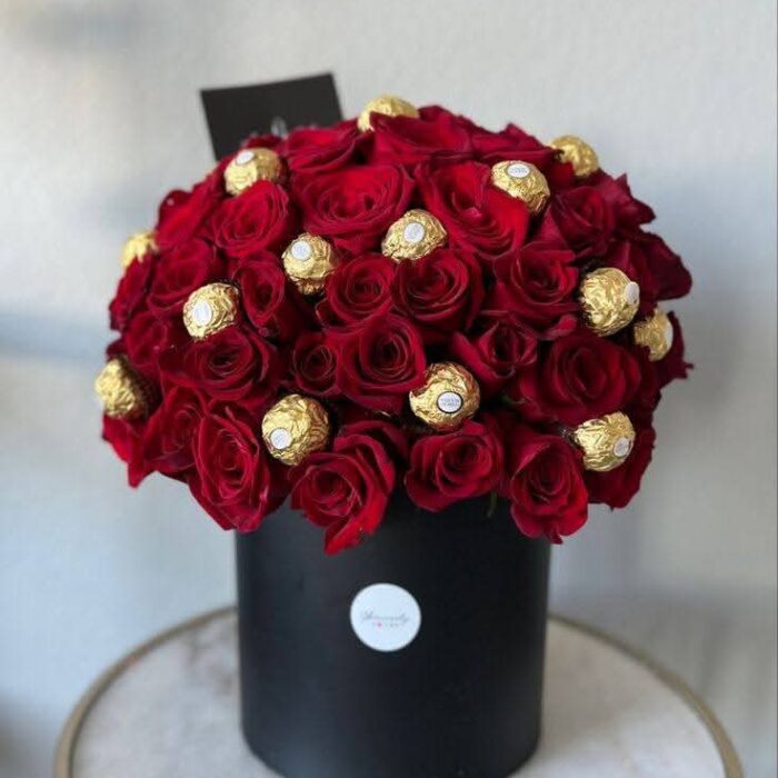 Box rose rouge avec chocolat