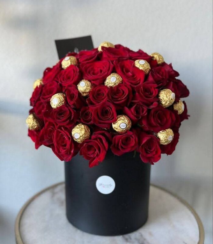 Box rose rouge avec chocolat